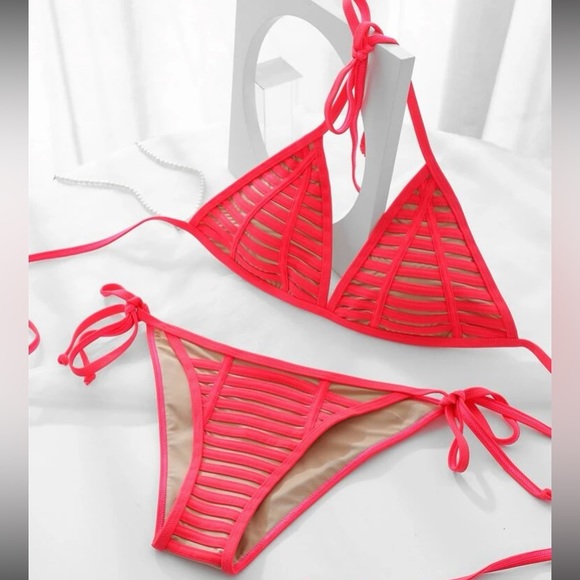 Bikini - Picture 2 of 2